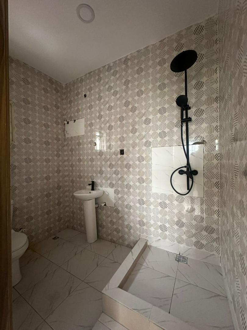 DISTRESS DEAL: SPACIOUS 3-BEDROOM APARTMENT