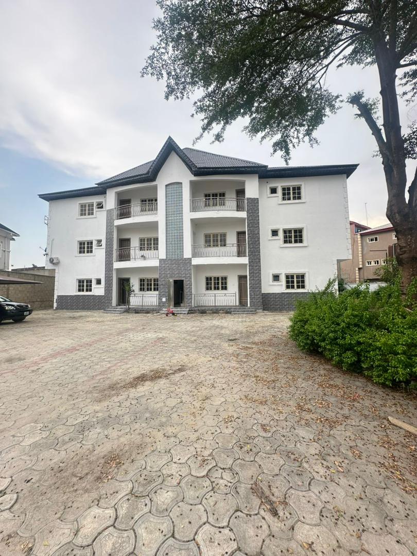 DISTRESS DEAL: SPACIOUS 3-BEDROOM APARTMENT