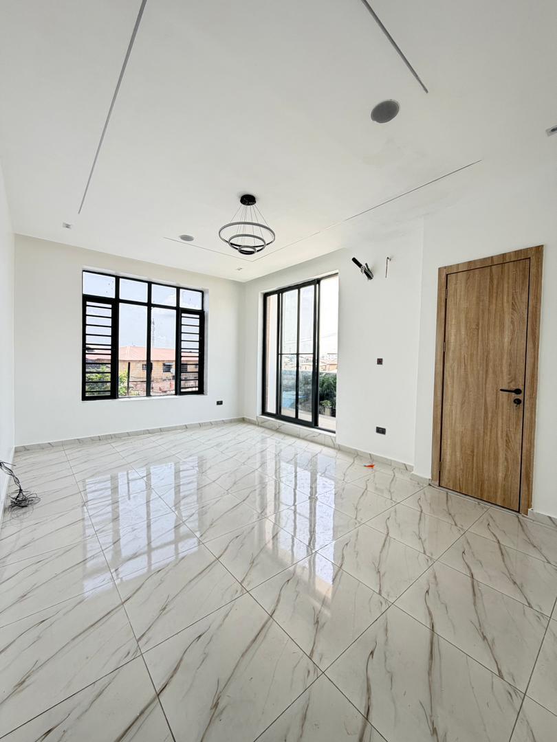 LUXURY 2 BEDROOM APARTMENT UP FOR GRABS