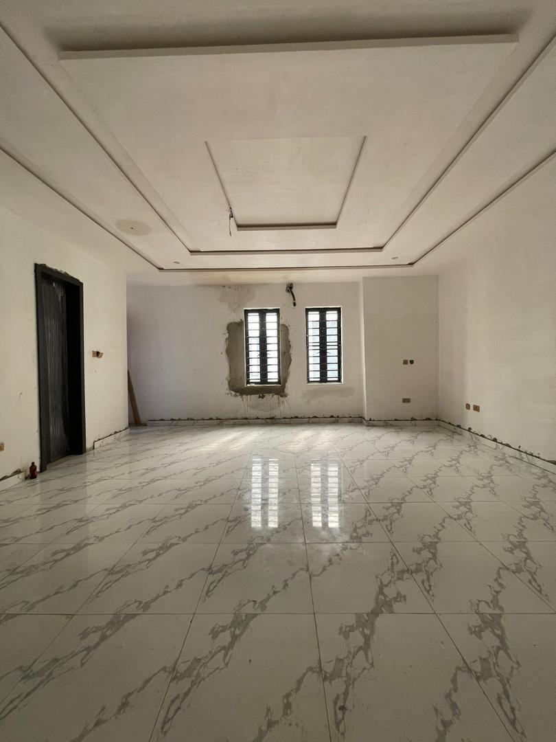 EXQUISITE 4 BEDROOM TERRACED DUPLEX