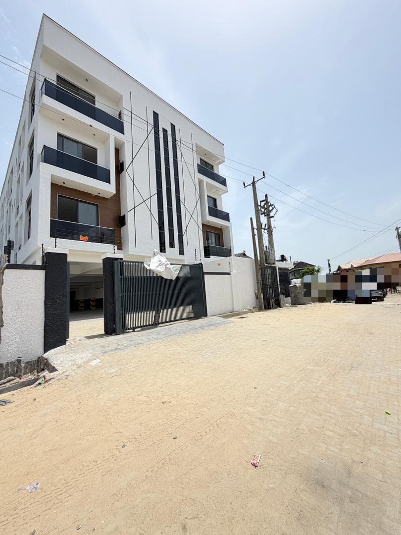 LUXURY 2 BEDROOM APARTMENT UP FOR GRABS