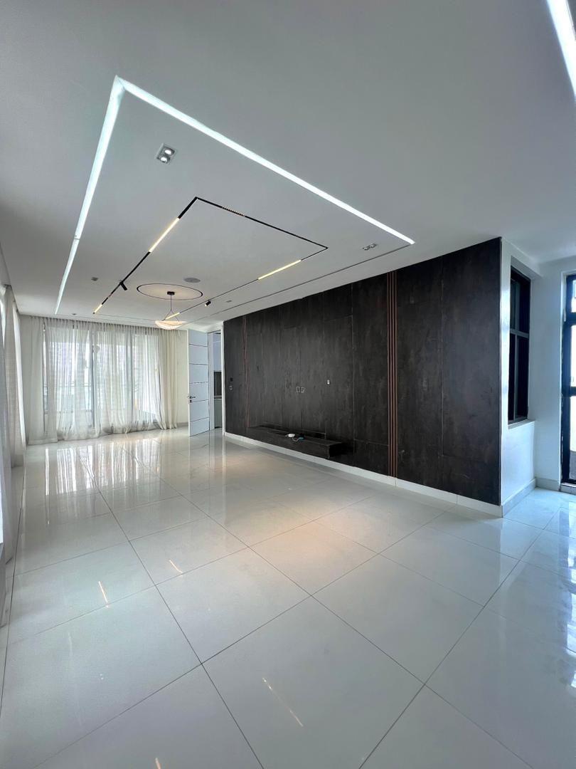 LUXURY 6-BEDROOM HOUSE
