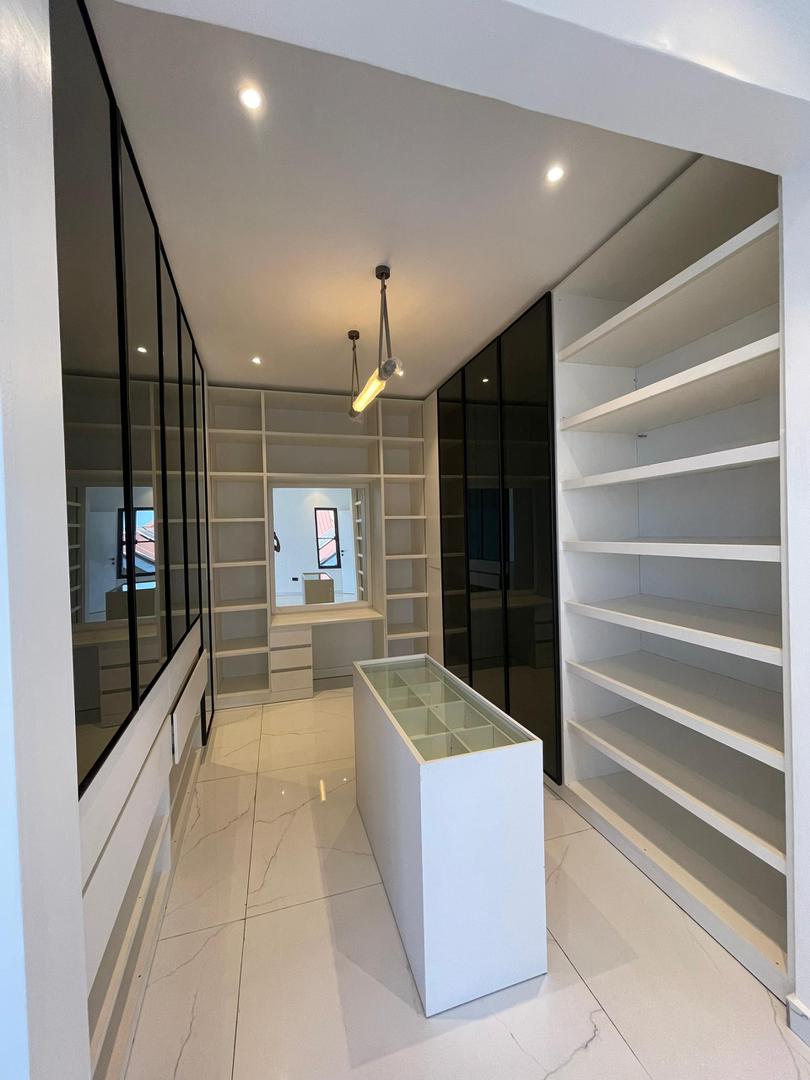 LUXURY 5-BEDROOM FULLY DETACHED DUPLEX