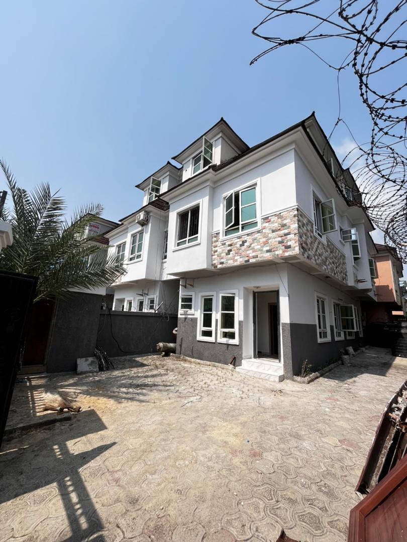 SPACIOUS 4 BEDROOM SEMI-DETACHED DUPLEX FOR SALE