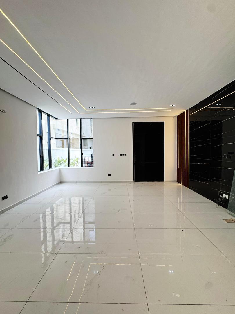 LUXURY 4-BEDROOM SEMI-DETACHED DUPLEX