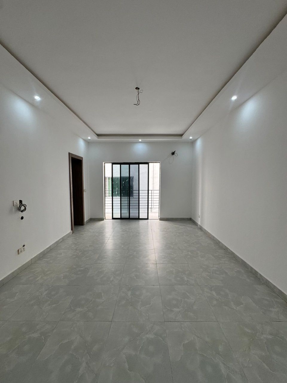 3 BEDROOM APARTMENT UP FOR GRABS