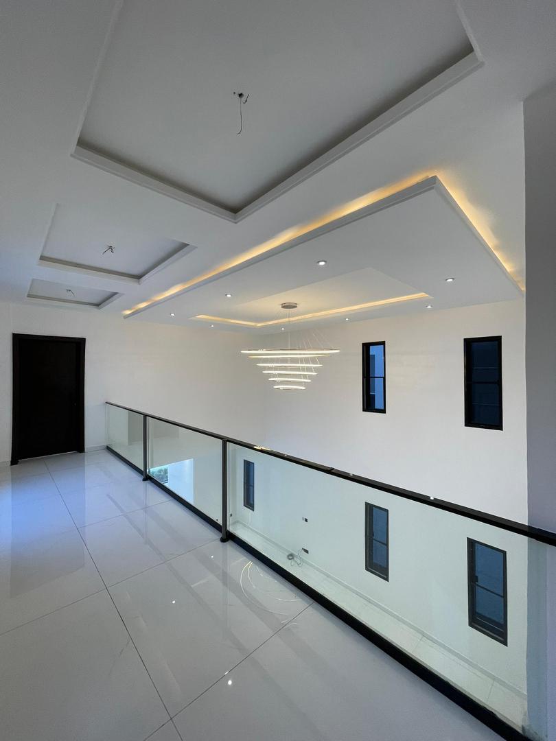 LUXURY 5-BEDROOM FULLY DETACHED DUPLEX