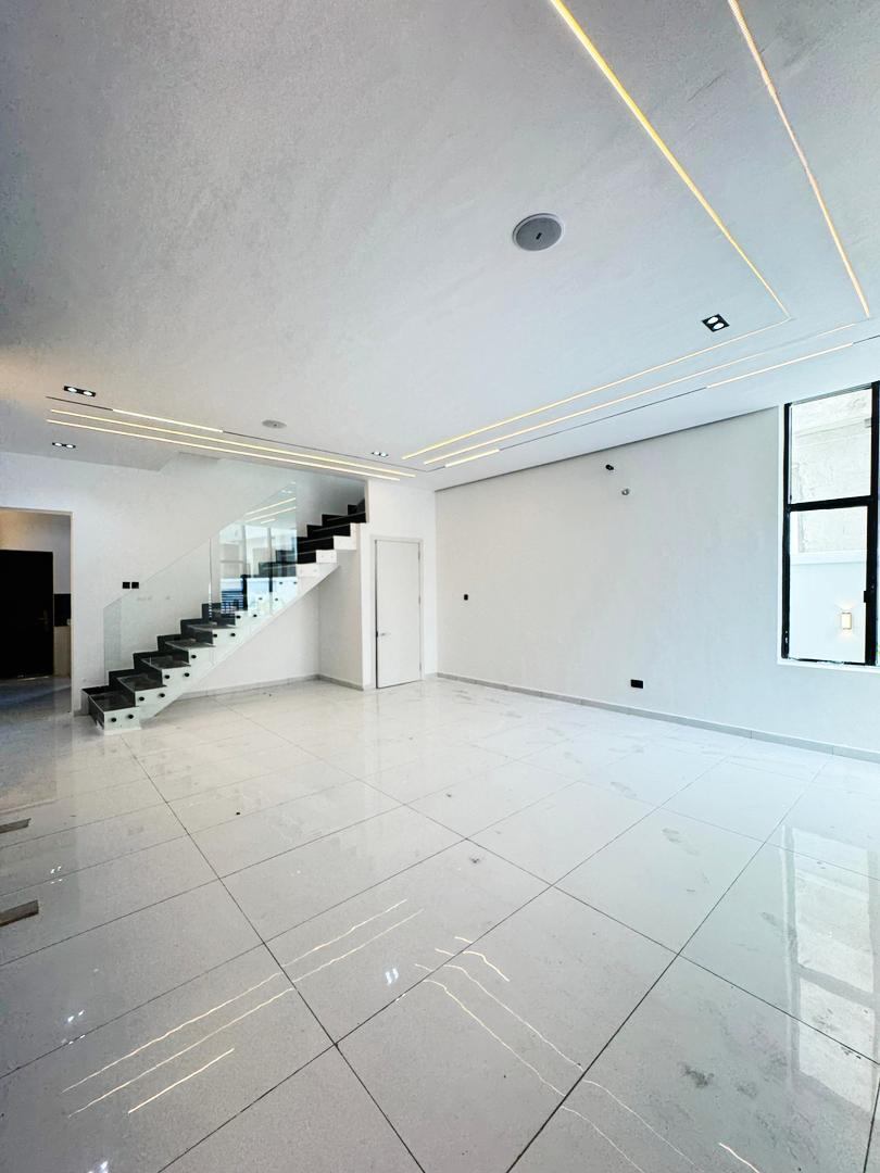 LUXURY 4-BEDROOM SEMI-DETACHED DUPLEX
