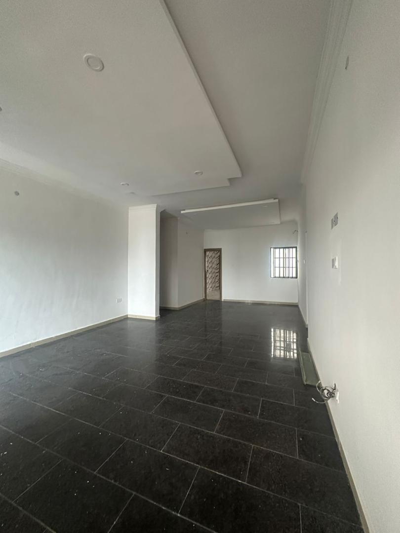 DISTRESS DEAL: SPACIOUS 3-BEDROOM APARTMENT