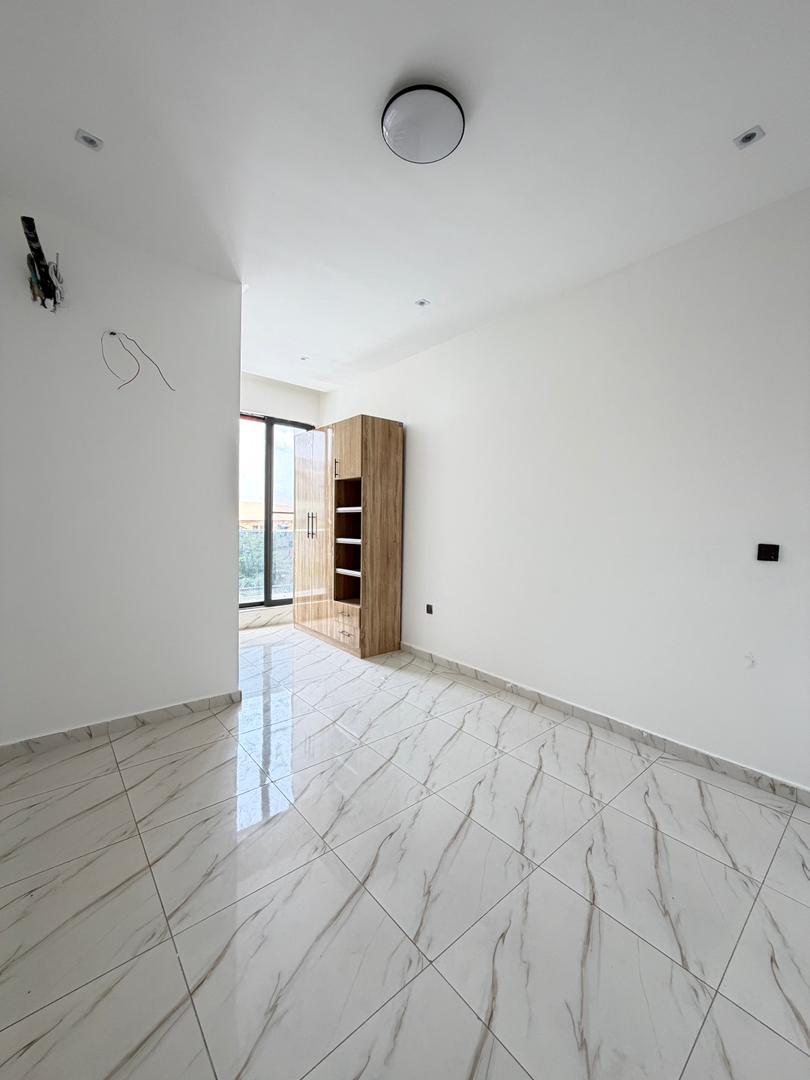 LUXURY 2 BEDROOM APARTMENT UP FOR GRABS