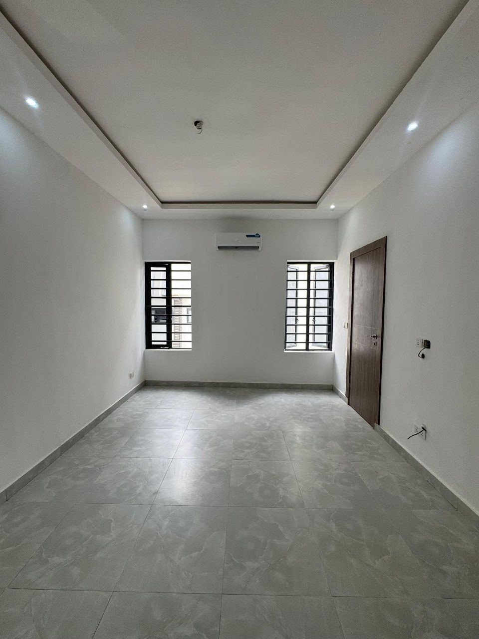 3 BEDROOM APARTMENT UP FOR GRABS