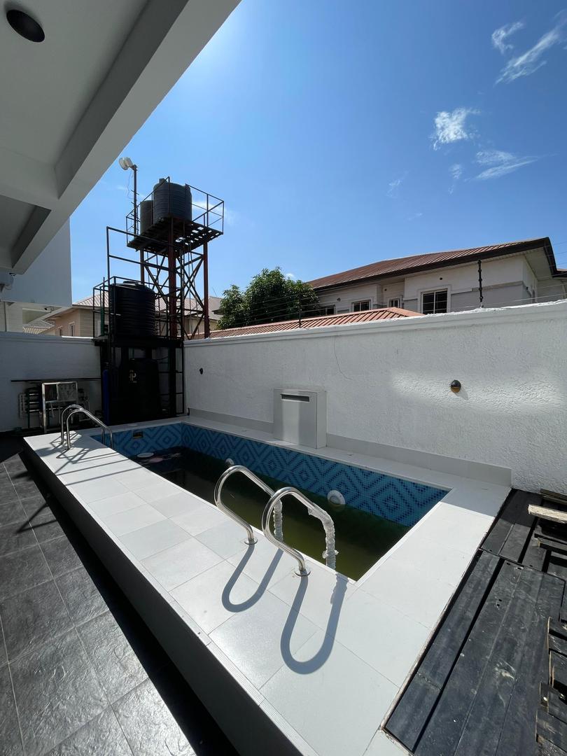 LUXURY 5-BEDROOM FULLY DETACHED DUPLEX