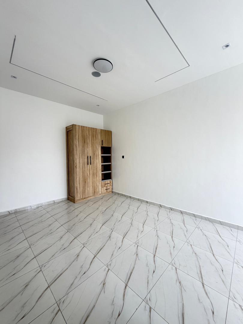 LUXURY 2 BEDROOM APARTMENT UP FOR GRABS
