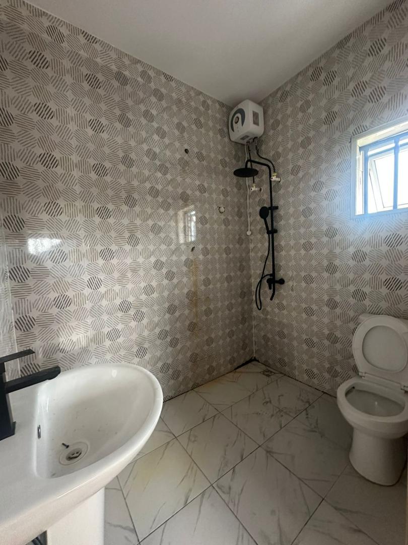 DISTRESS DEAL: SPACIOUS 3-BEDROOM APARTMENT