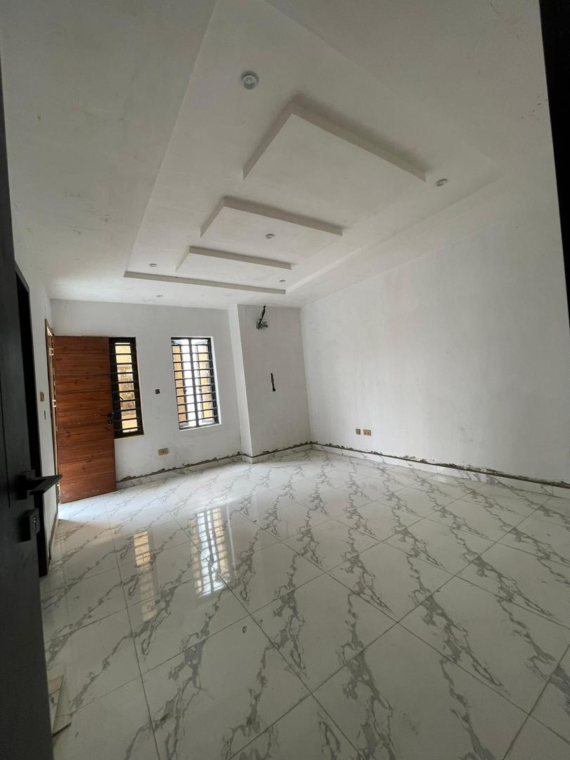 EXQUISITE 4 BEDROOM TERRACED DUPLEX