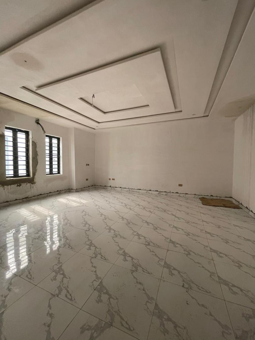 EXQUISITE 4 BEDROOM TERRACED DUPLEX