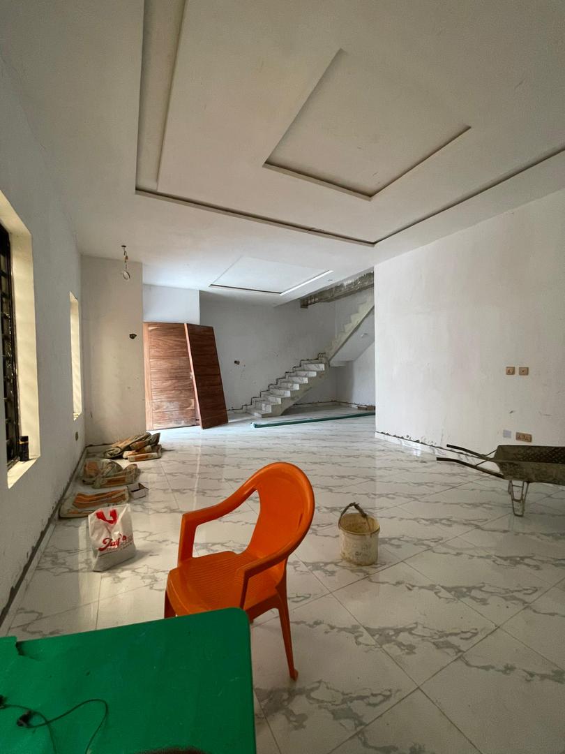 EXQUISITE 4 BEDROOM TERRACED DUPLEX
