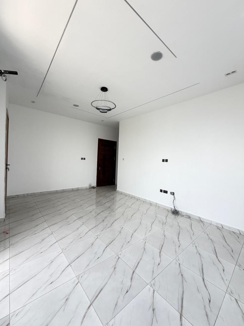 LUXURY 2 BEDROOM APARTMENT UP FOR GRABS