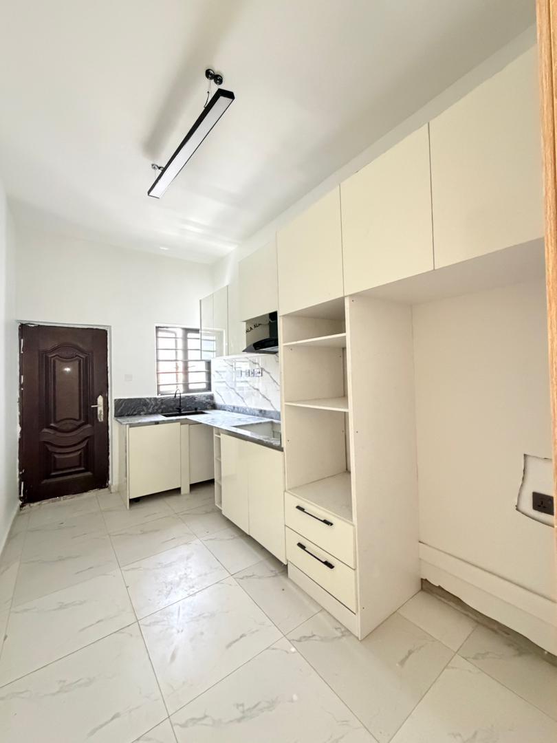 LUXURY 2 BEDROOM APARTMENT UP FOR GRABS