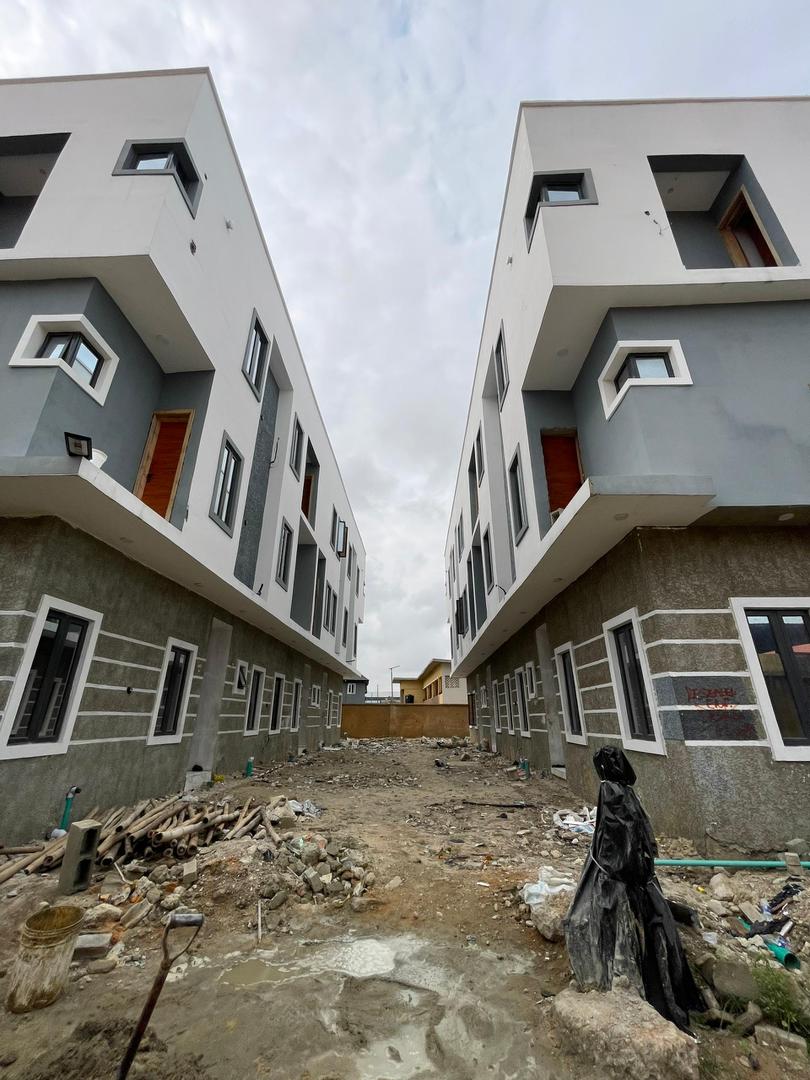 EXQUISITE 4 BEDROOM TERRACED DUPLEX