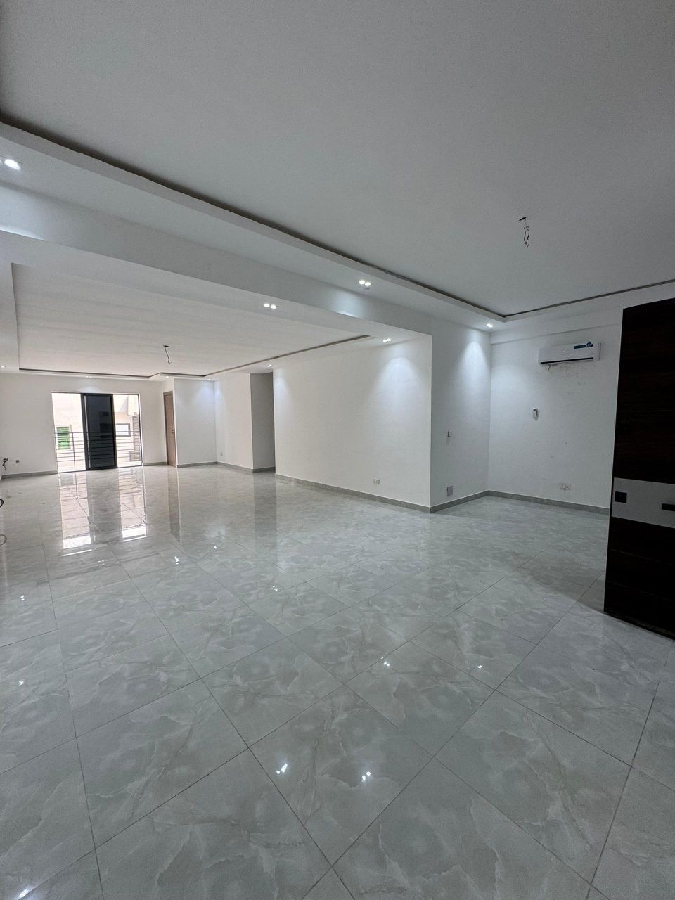 3 BEDROOM APARTMENT UP FOR GRABS
