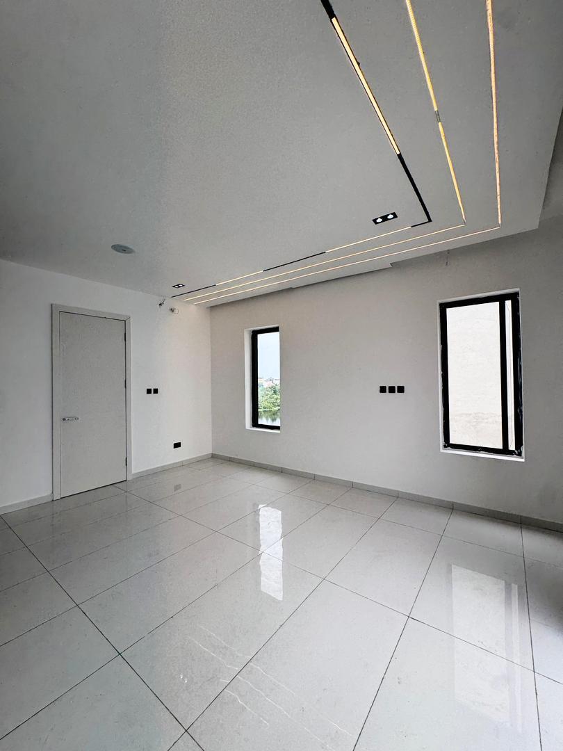 LUXURY 4-BEDROOM SEMI-DETACHED DUPLEX