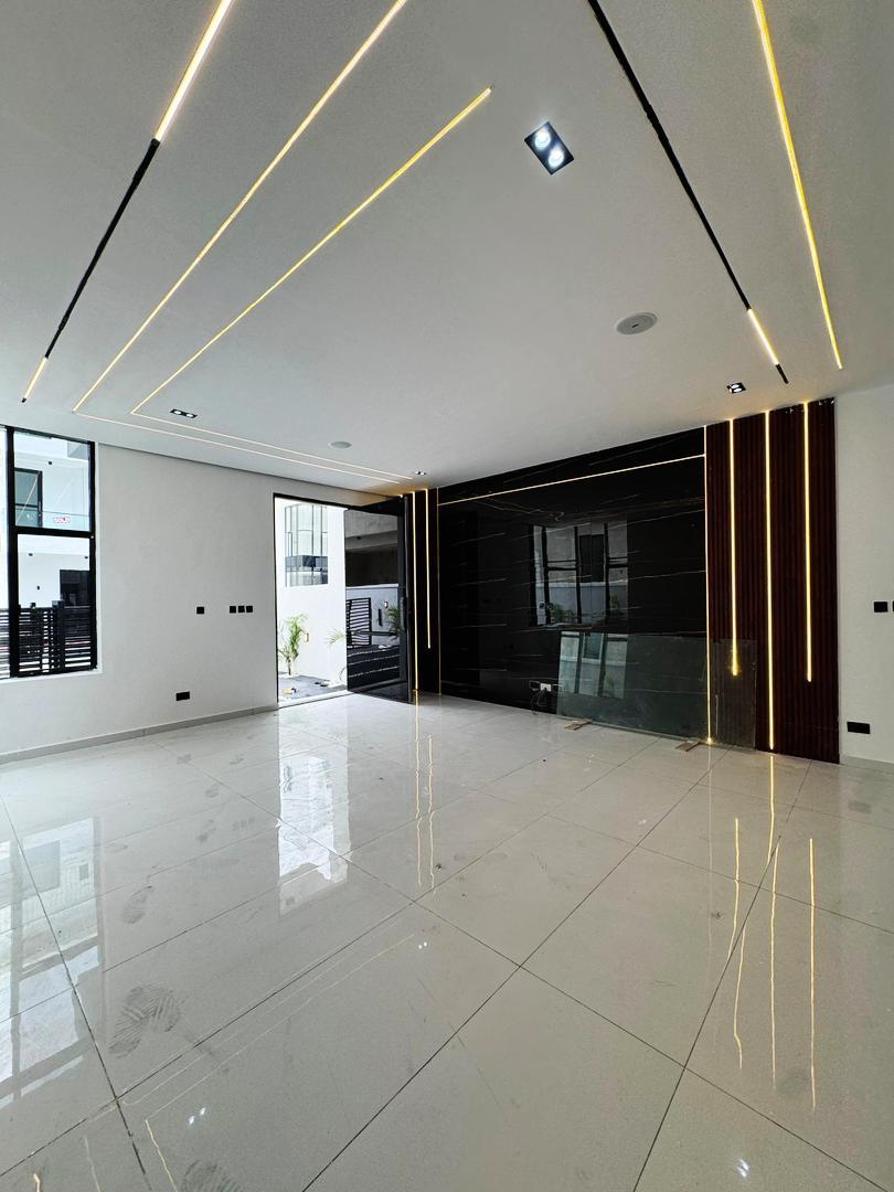LUXURY 4-BEDROOM SEMI-DETACHED DUPLEX