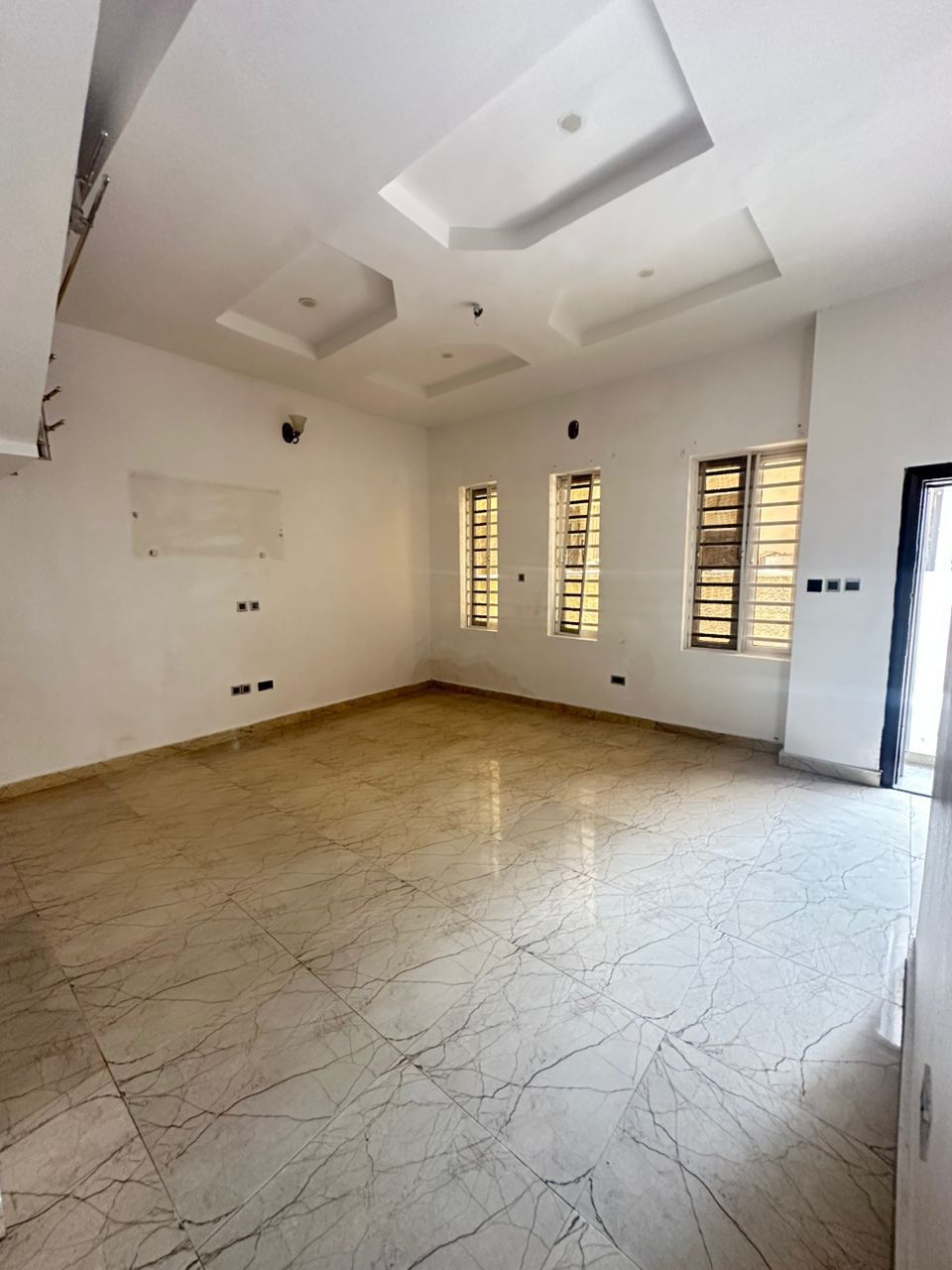 4 BEDROOM SEMI DETACHED DUPLEX FOR SALE