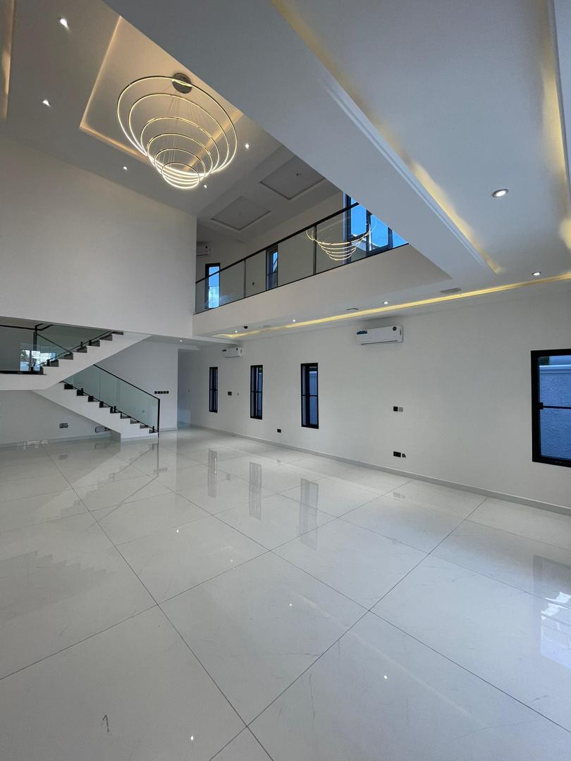 LUXURY 5-BEDROOM FULLY DETACHED DUPLEX