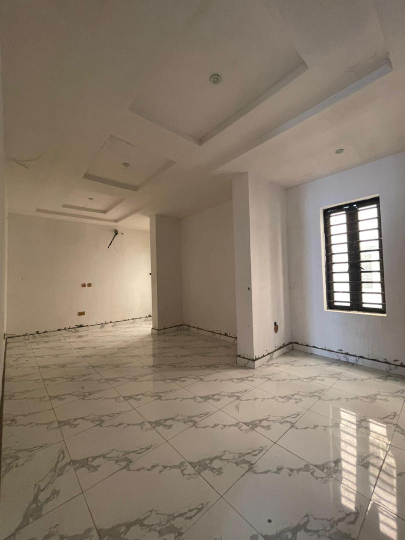 EXQUISITE 4 BEDROOM TERRACED DUPLEX