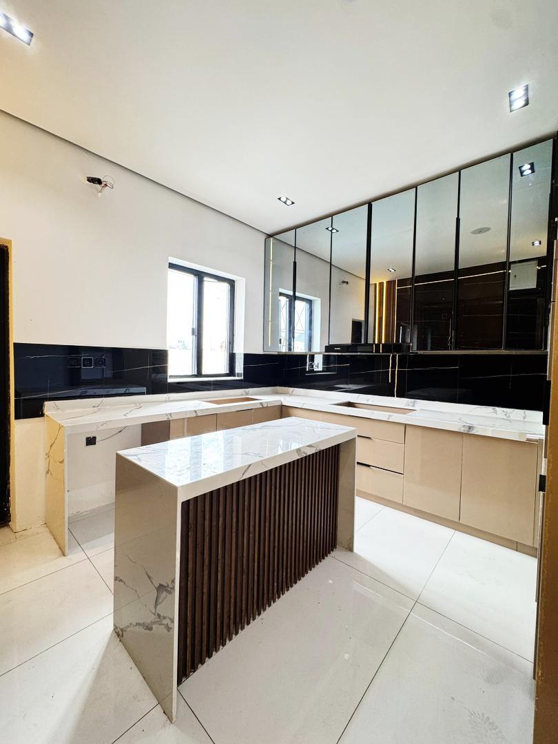 LUXURY 4-BEDROOM SEMI-DETACHED DUPLEX