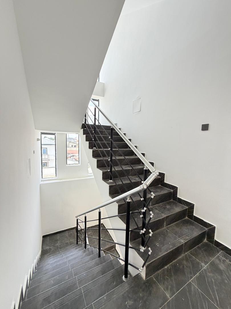 LUXURY 2 BEDROOM APARTMENT UP FOR GRABS