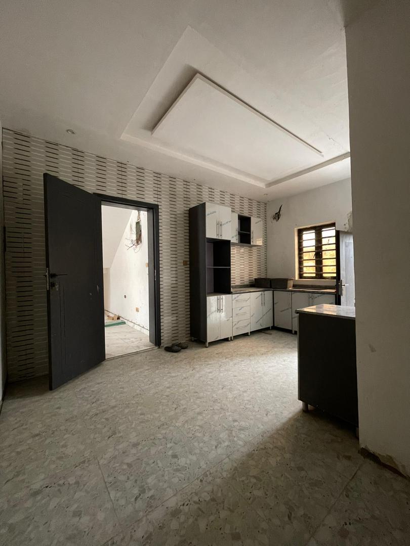 EXQUISITE 4 BEDROOM TERRACED DUPLEX