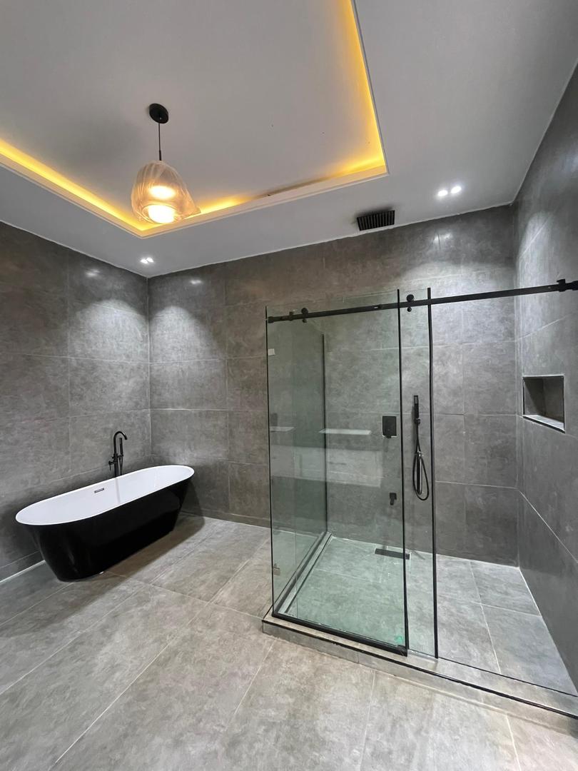 LUXURY 5-BEDROOM FULLY DETACHED DUPLEX