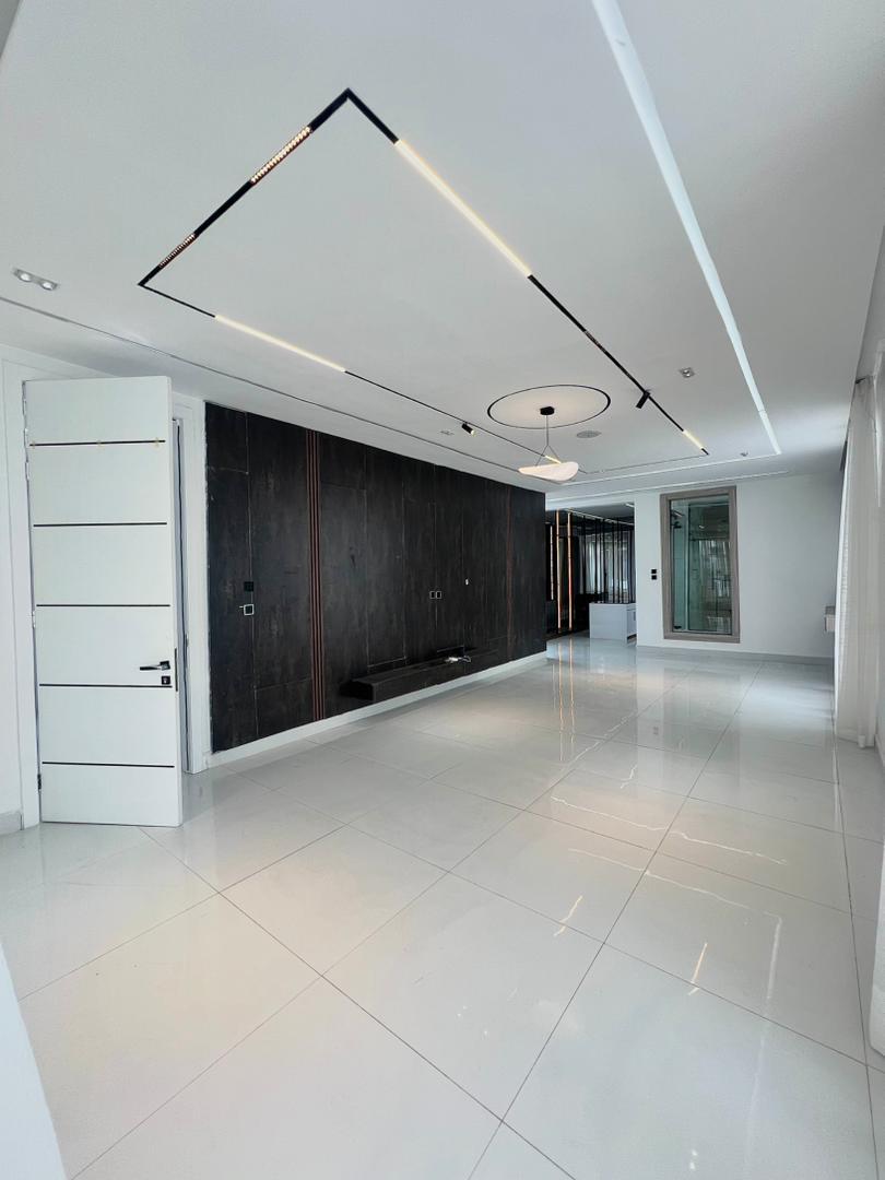 LUXURY 6-BEDROOM HOUSE