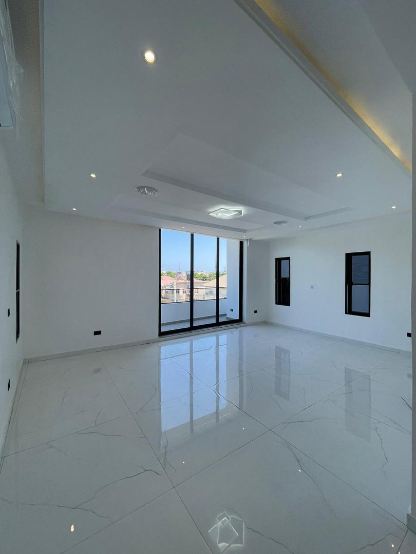 LUXURY 5-BEDROOM FULLY DETACHED DUPLEX