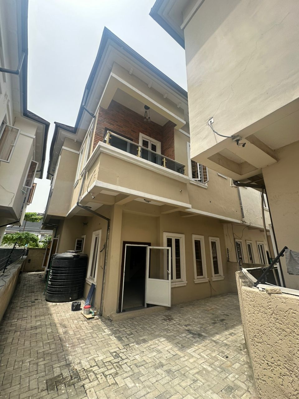 4 BEDROOM SEMI DETACHED DUPLEX FOR SALE