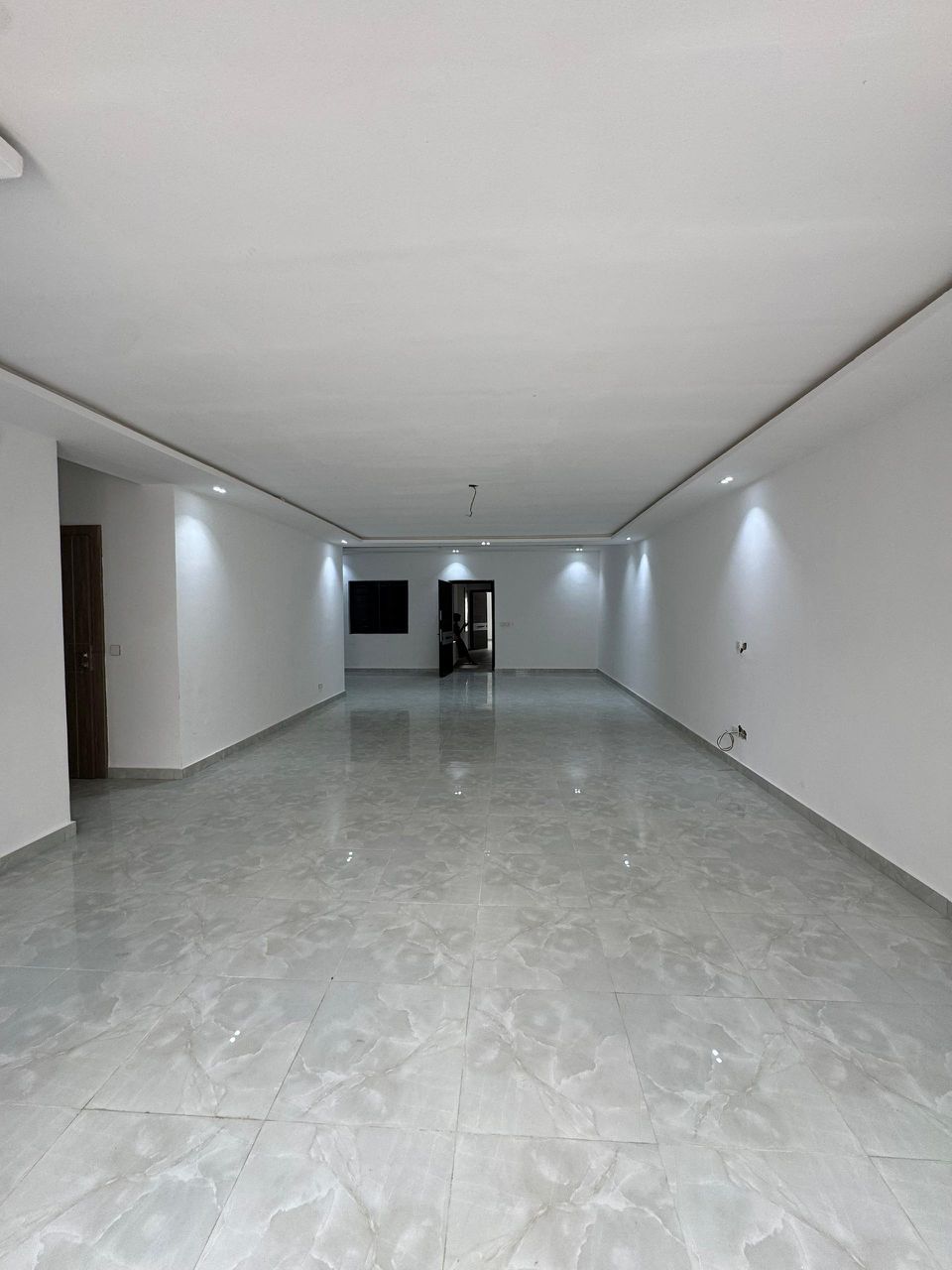 3 BEDROOM APARTMENT UP FOR GRABS