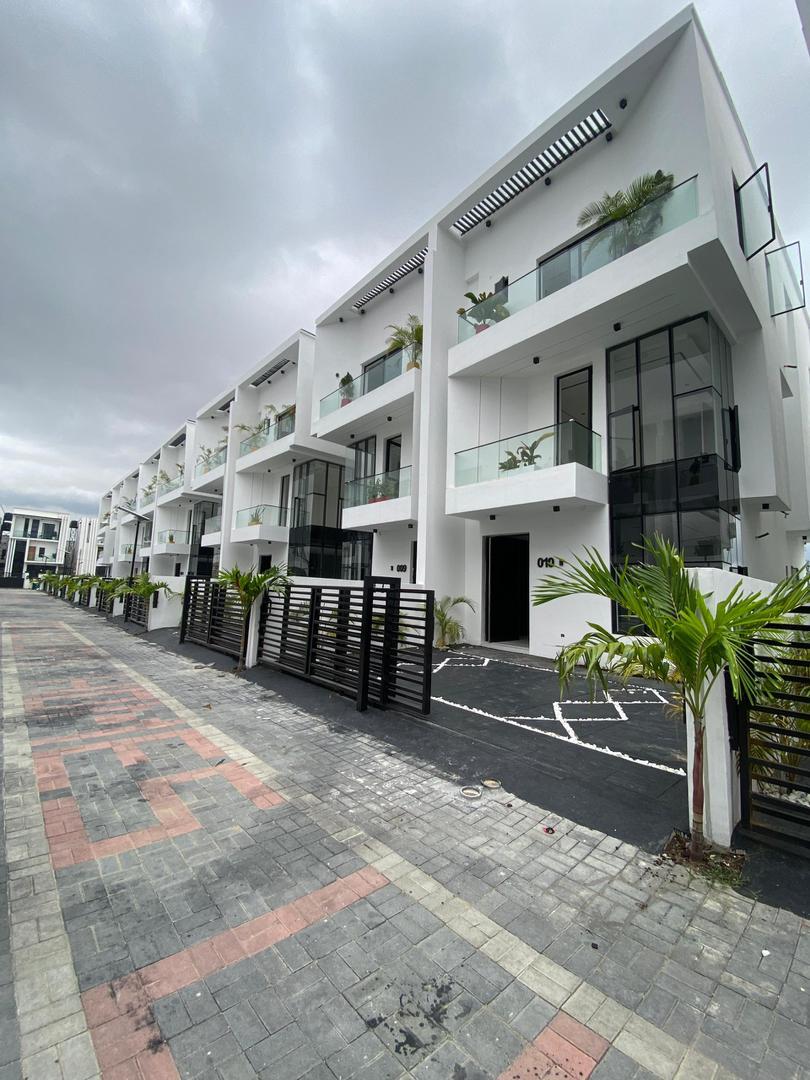 LUXURY 4-BEDROOM SEMI-DETACHED DUPLEX