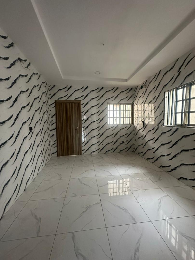 DISTRESS DEAL: SPACIOUS 3-BEDROOM APARTMENT