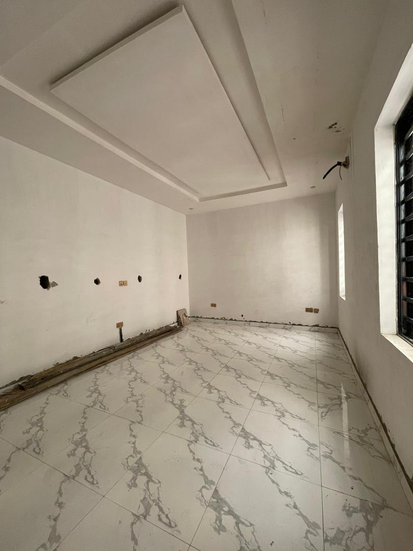 EXQUISITE 4 BEDROOM TERRACED DUPLEX