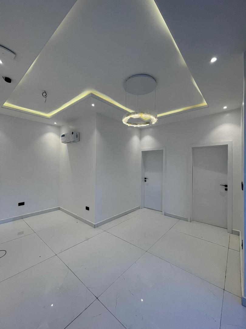 LUXURY 5-BEDROOM FULLY DETACHED DUPLEX