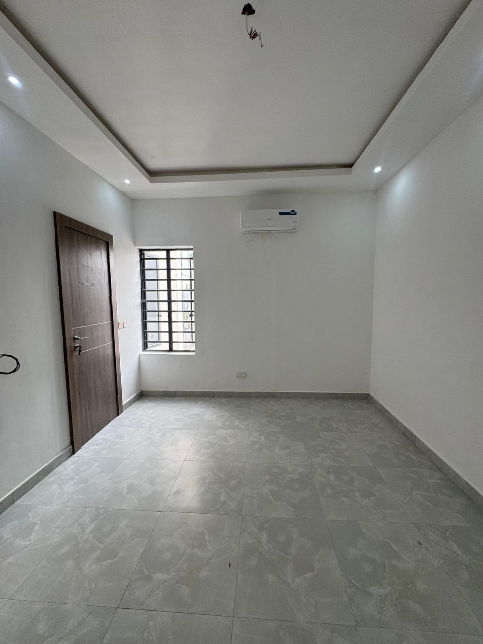 3 BEDROOM APARTMENT UP FOR GRABS